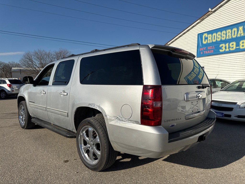 2011 Chevrolet Suburban Image 6