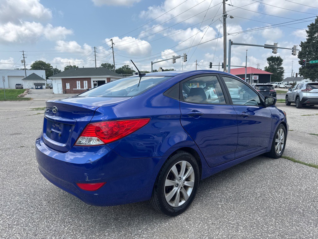 2014 Hyundai Accent Image 3