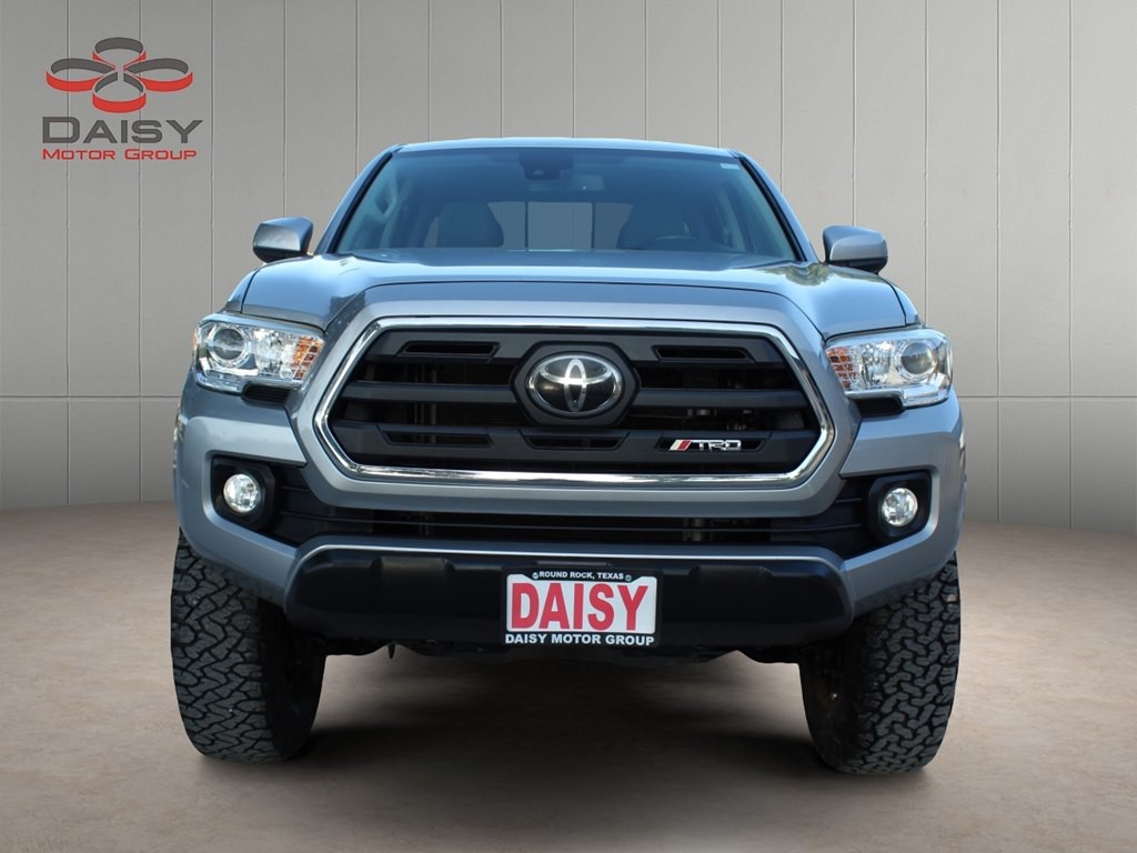 2019 Toyota Tacoma Image 2