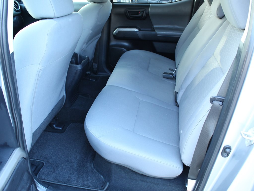 2019 Toyota Tacoma Image 17