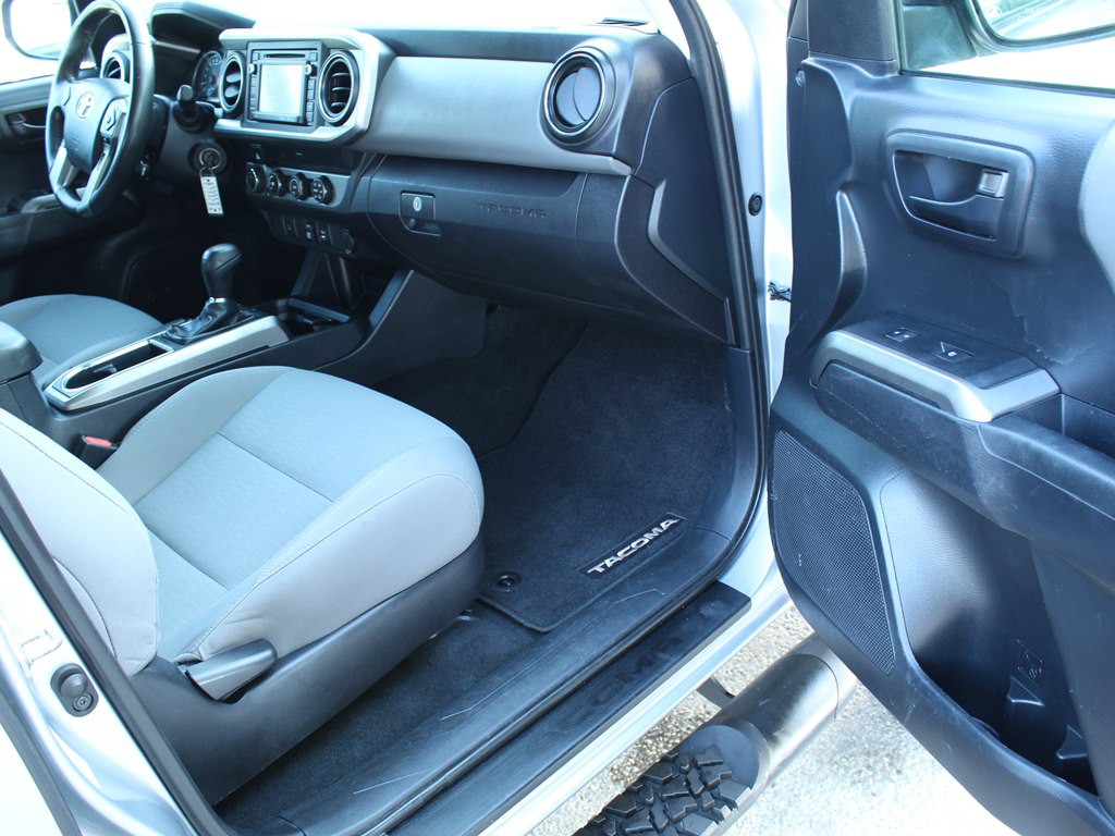2019 Toyota Tacoma Image 18