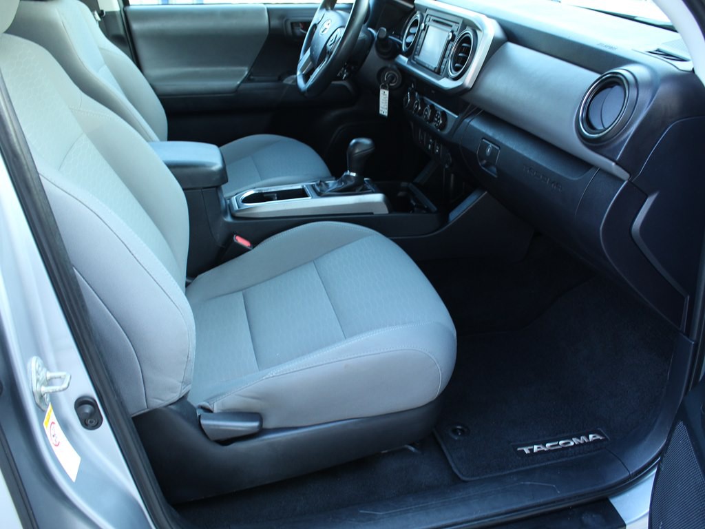 2019 Toyota Tacoma Image 19