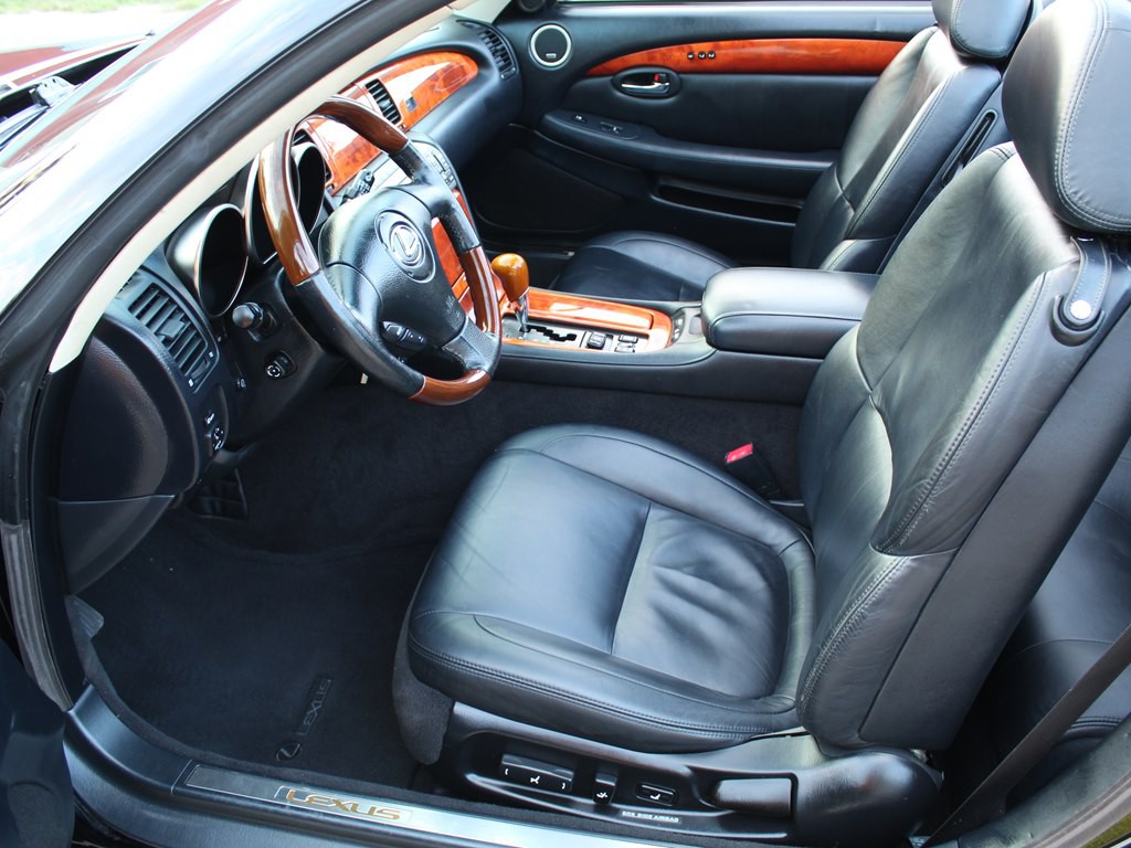 2005 Lexus SC Image 23