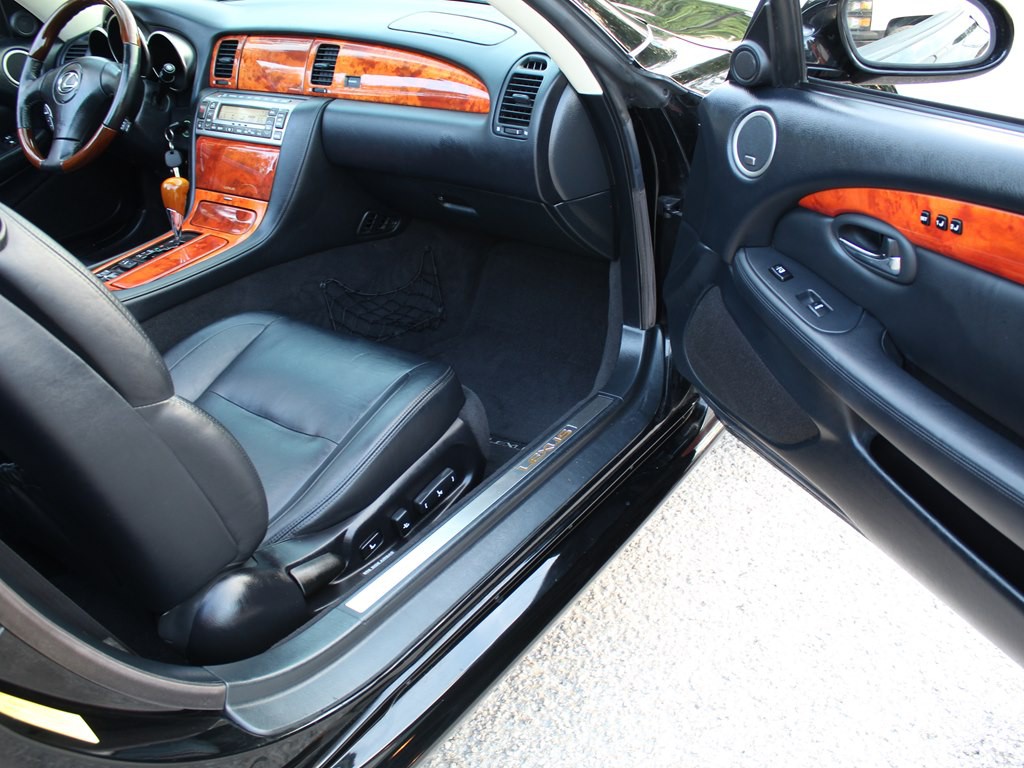 2005 Lexus SC Image 26