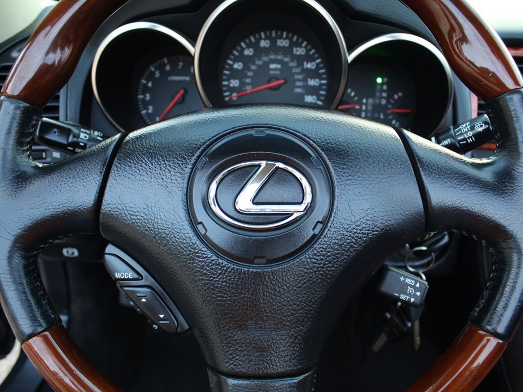 2005 Lexus SC Image 32