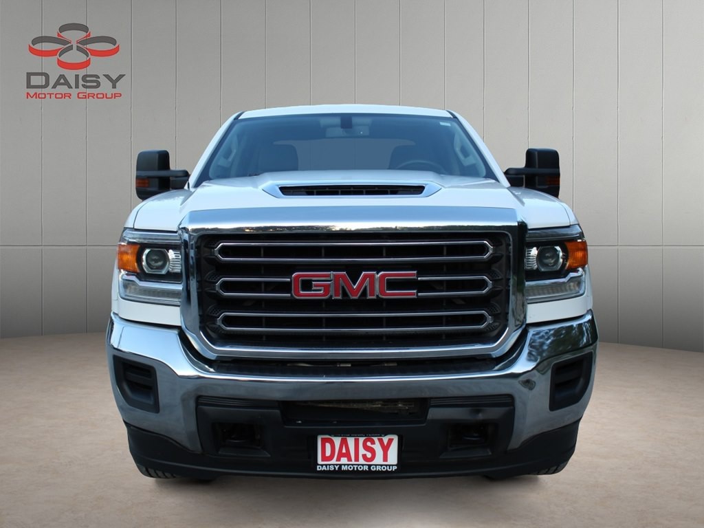 2018 GMC Sierra Image 2