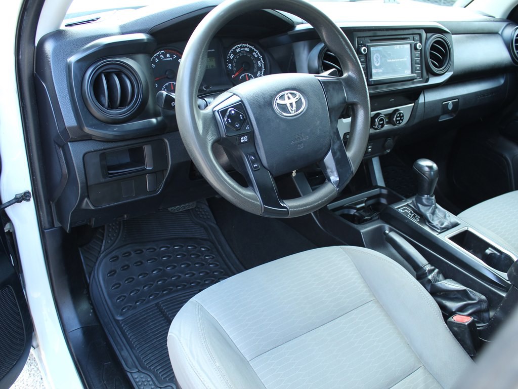 2016 Toyota Tacoma Image 11