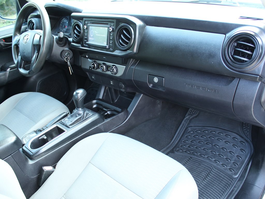 2016 Toyota Tacoma Image 12