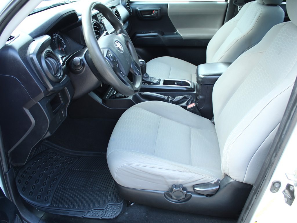 2016 Toyota Tacoma Image 15