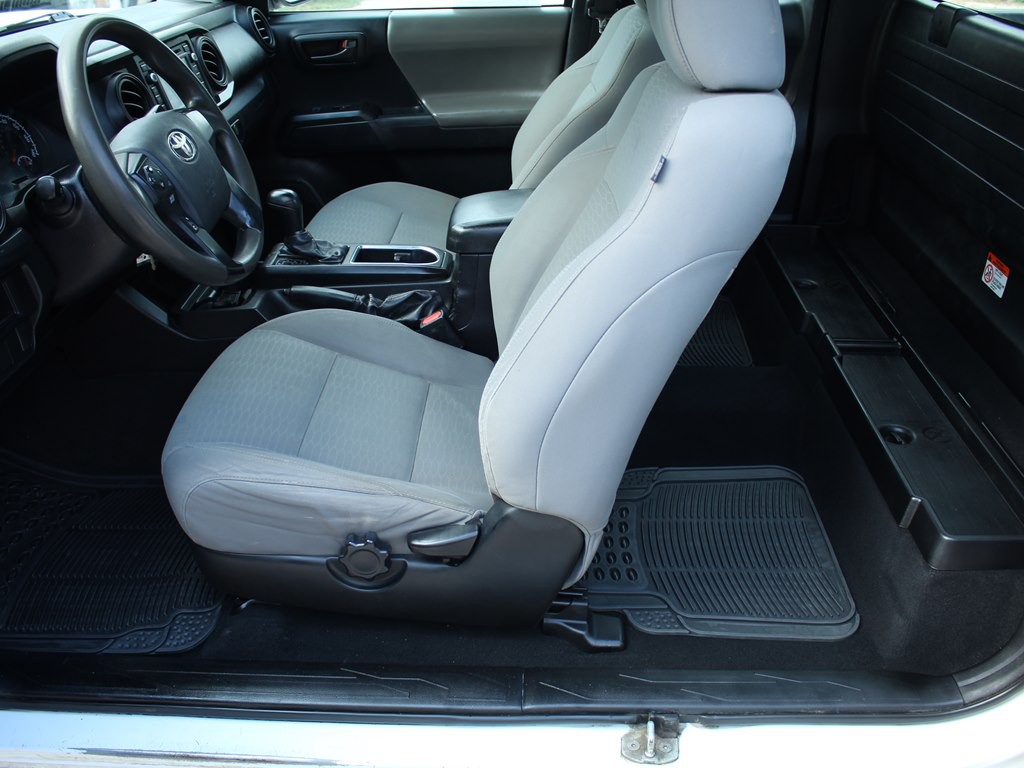 2016 Toyota Tacoma Image 17