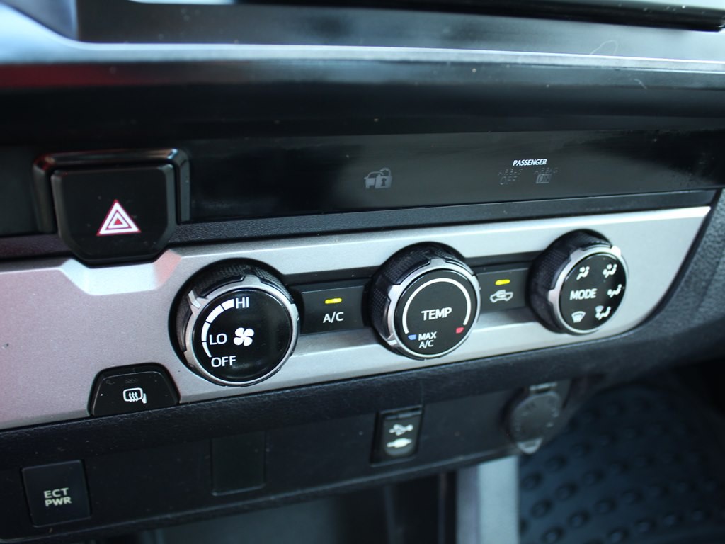 2016 Toyota Tacoma Image 23