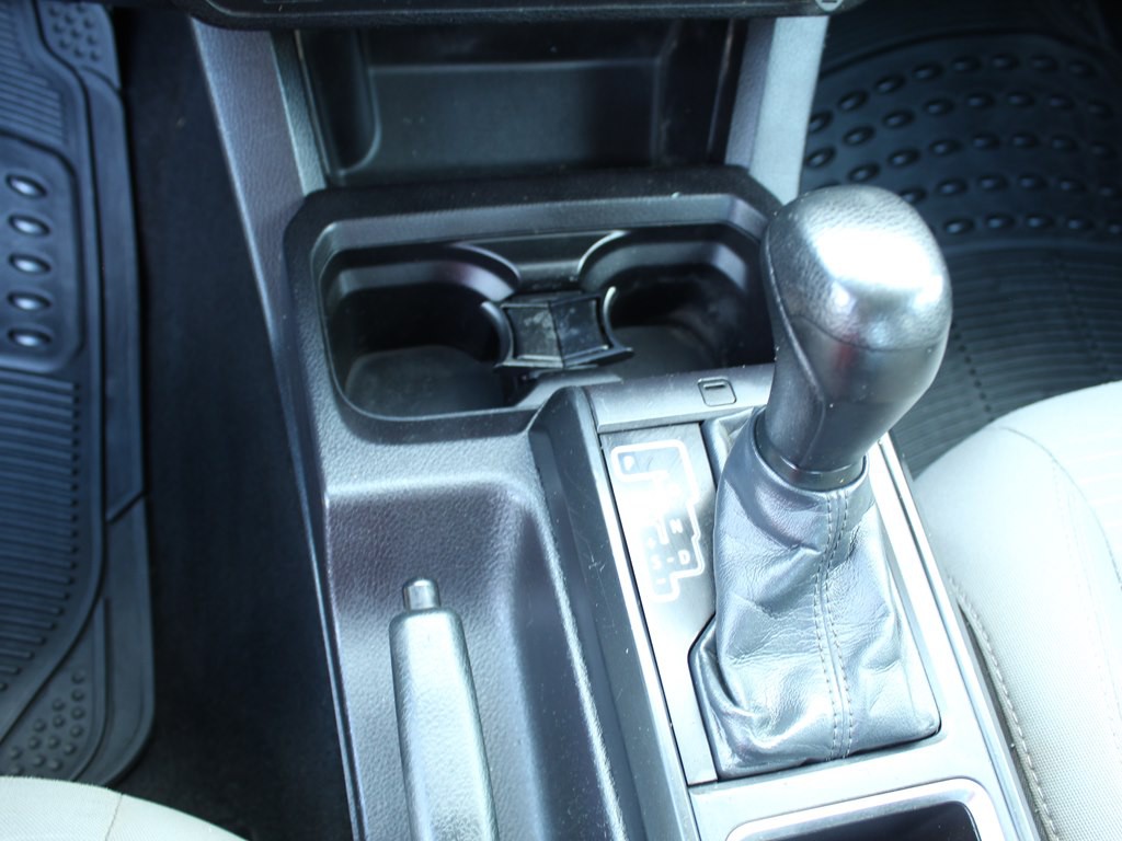 2016 Toyota Tacoma Image 25