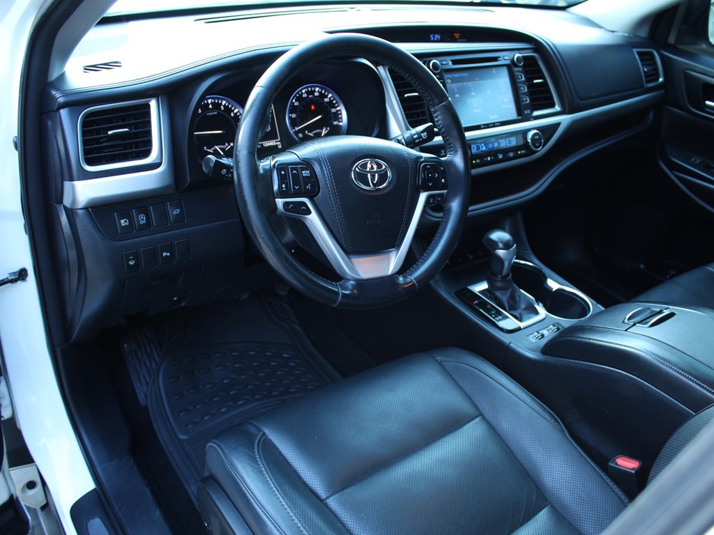 2017 Toyota Highlander Image 8