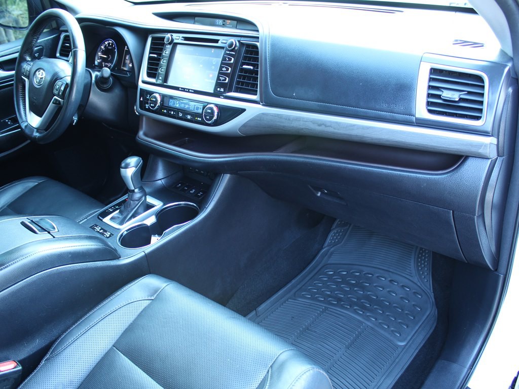 2017 Toyota Highlander Image 9