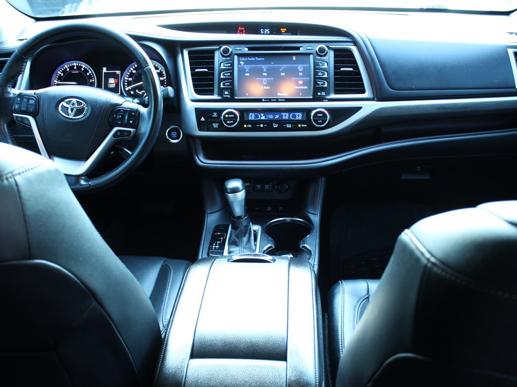 2017 Toyota Highlander Image 10