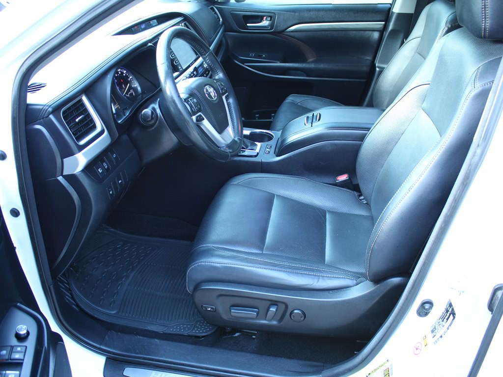 2017 Toyota Highlander Image 13