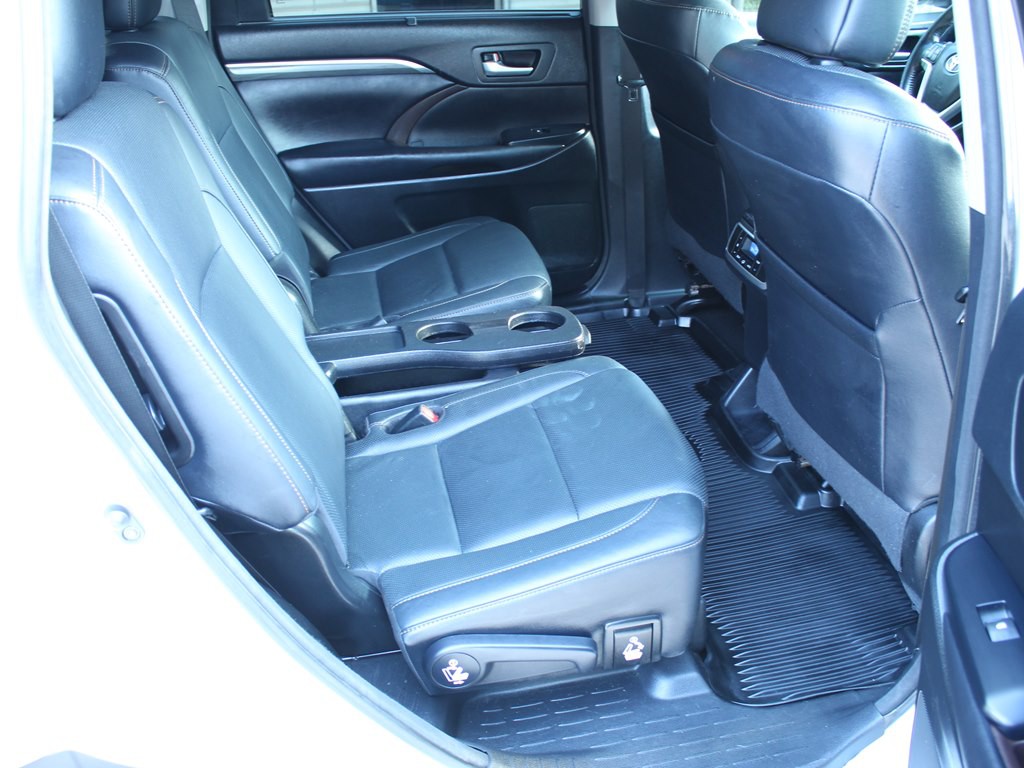 2017 Toyota Highlander Image 18
