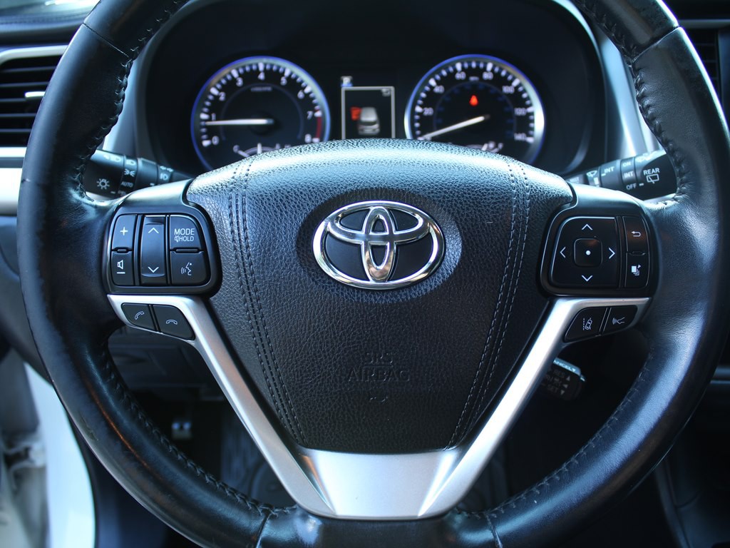 2017 Toyota Highlander Image 24