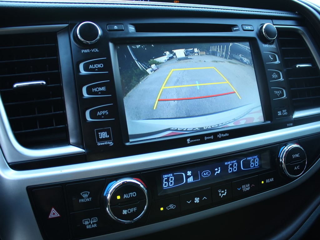 2017 Toyota Highlander Image 26