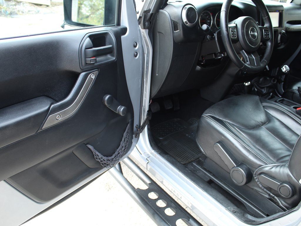 2015 Jeep Wrangler Image 12