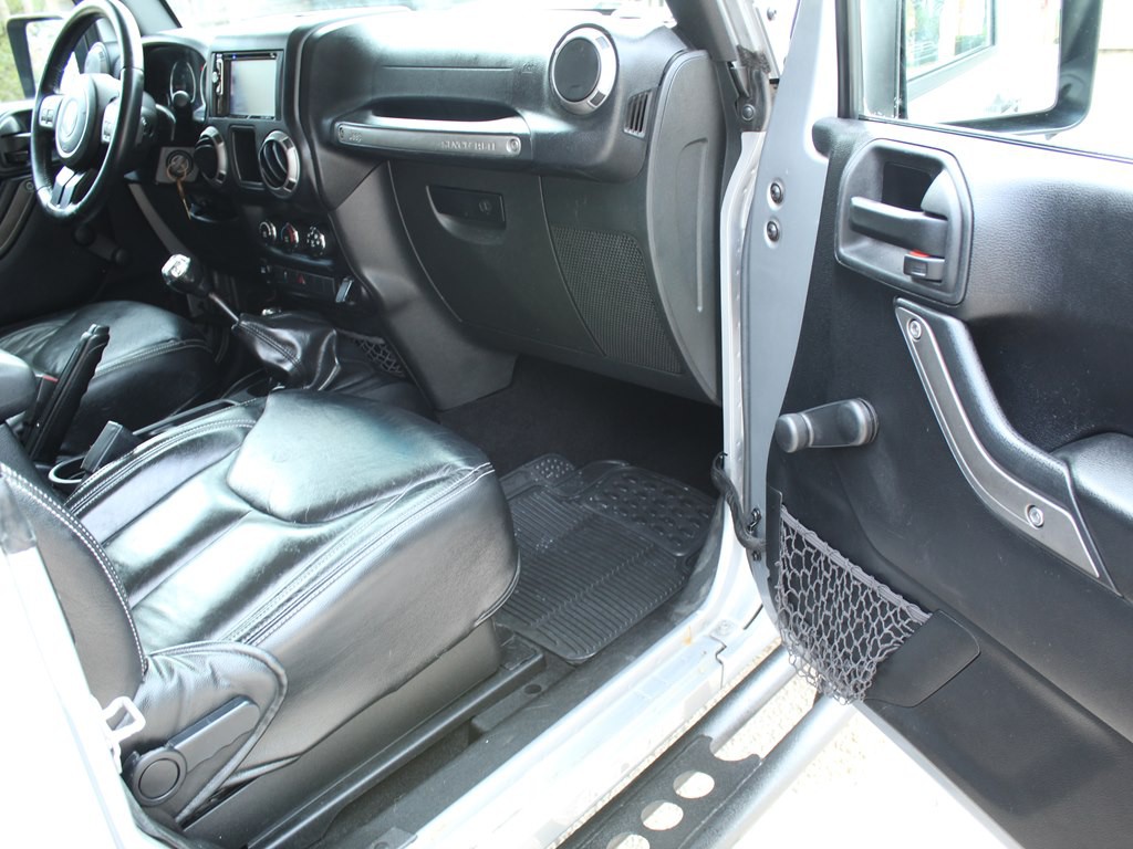 2015 Jeep Wrangler Image 14