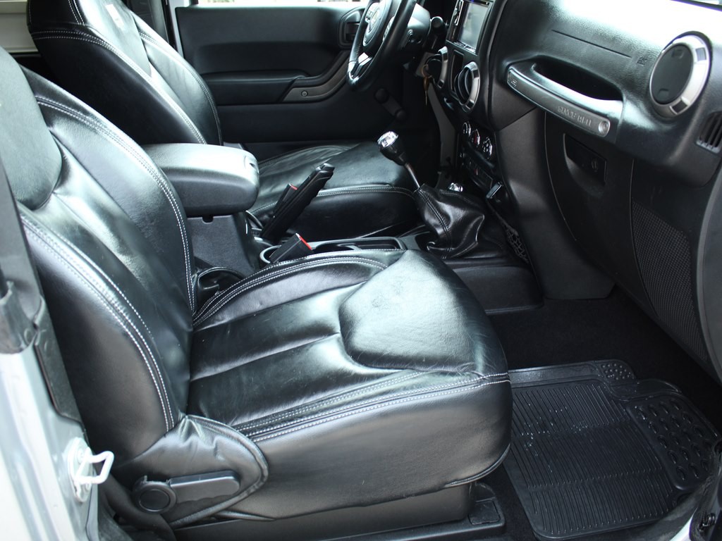 2015 Jeep Wrangler Image 15