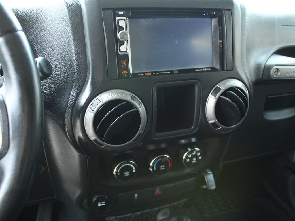 2015 Jeep Wrangler Image 21