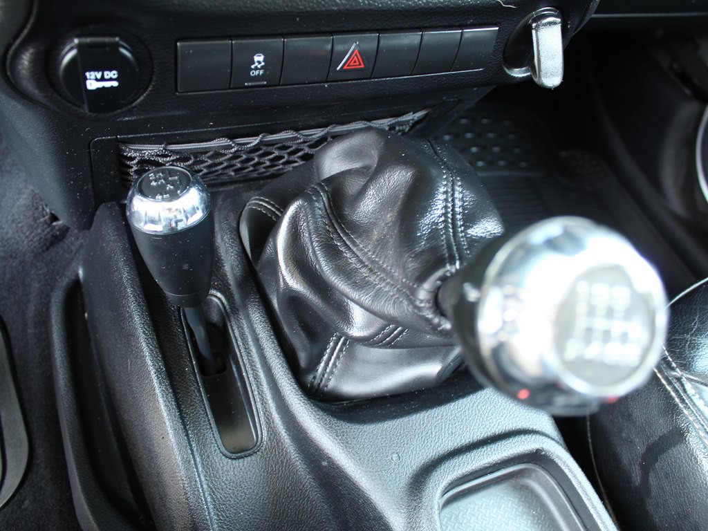 2015 Jeep Wrangler Image 22