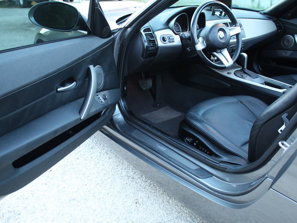 2003 BMW Z4 Image 21