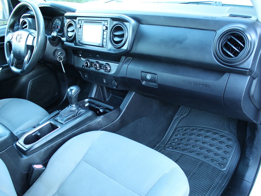 2016 Toyota Tacoma Image 12