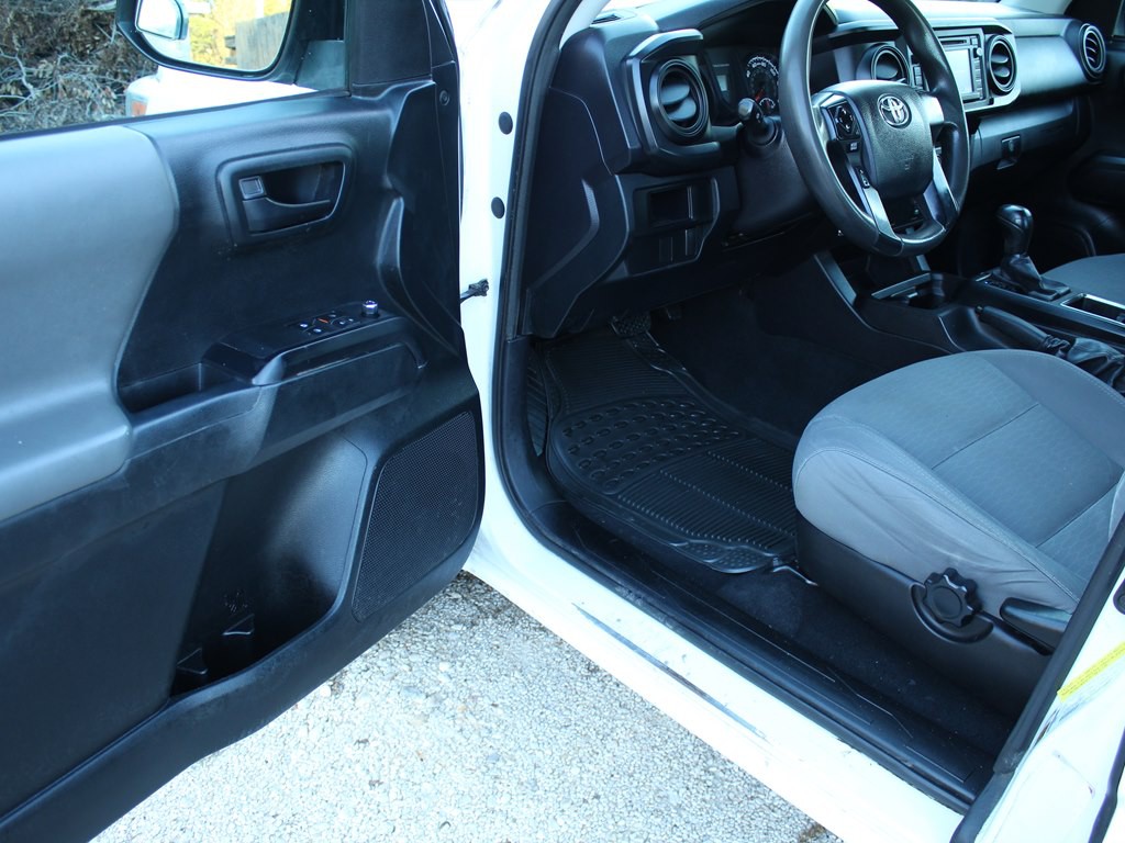 2016 Toyota Tacoma Image 15