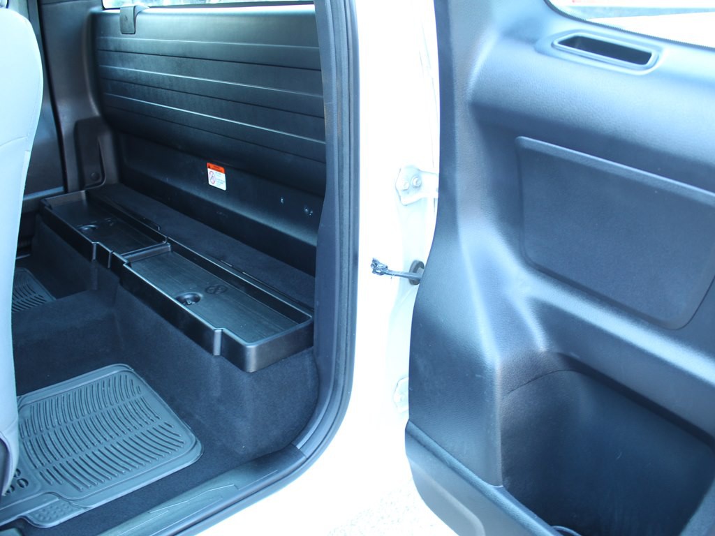 2016 Toyota Tacoma Image 16