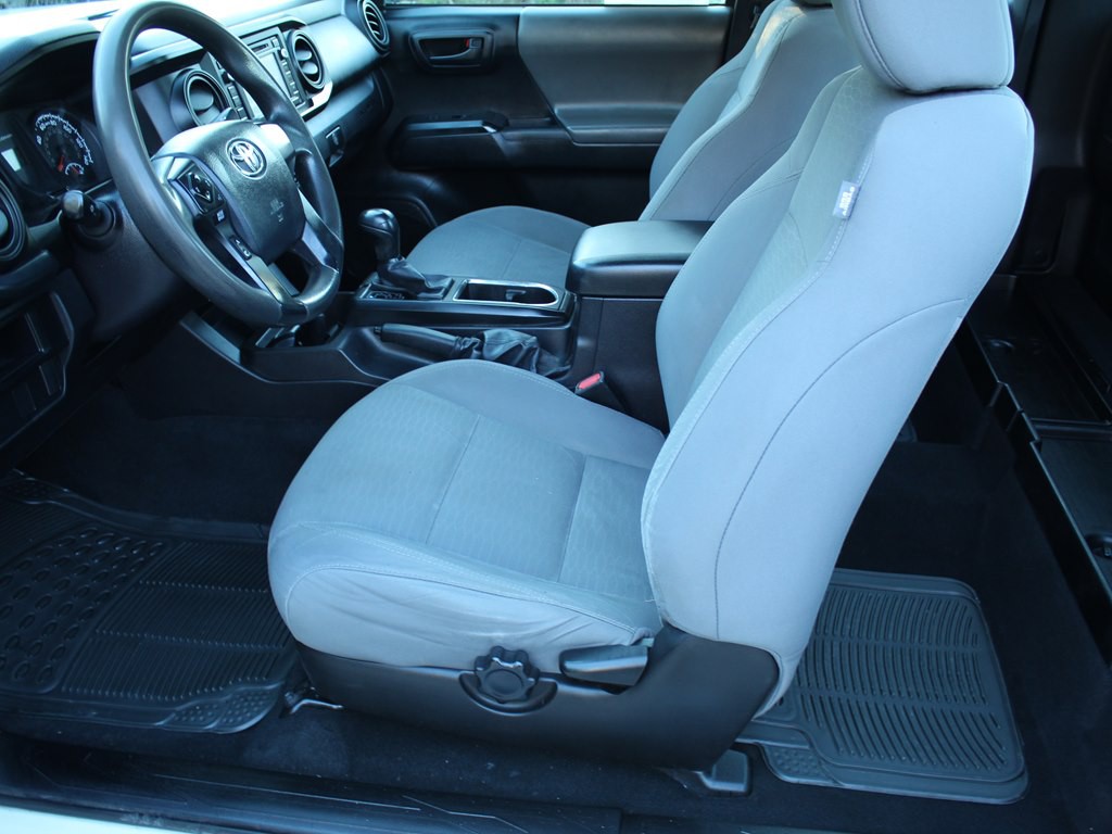 2016 Toyota Tacoma Image 17