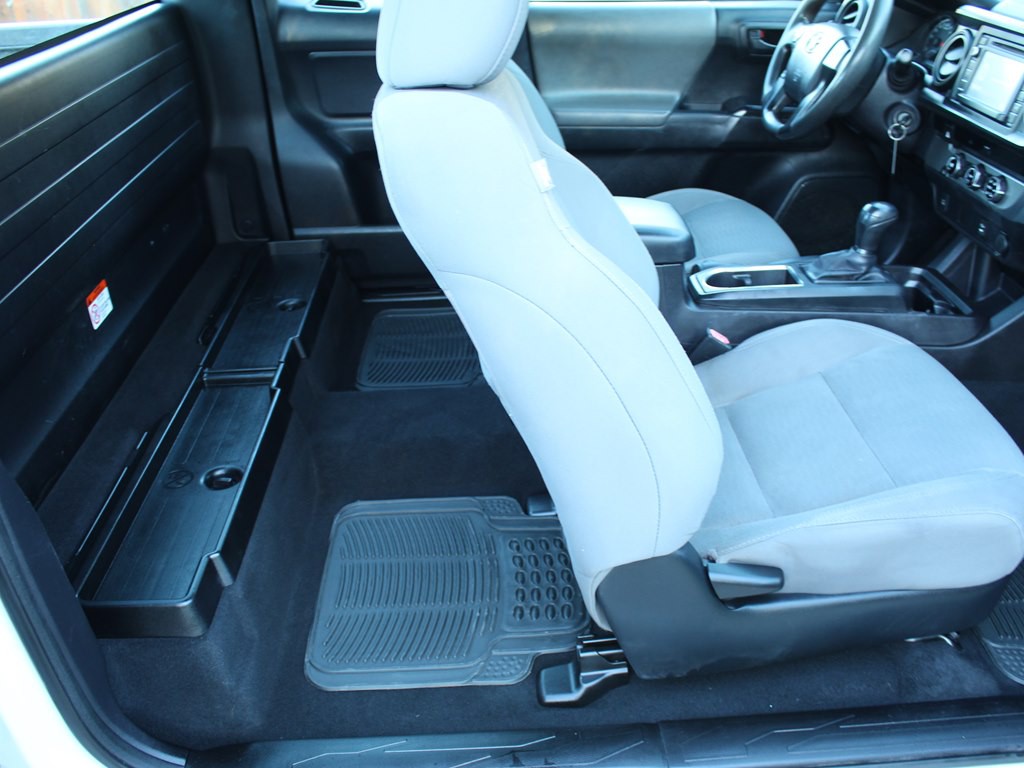 2016 Toyota Tacoma Image 19