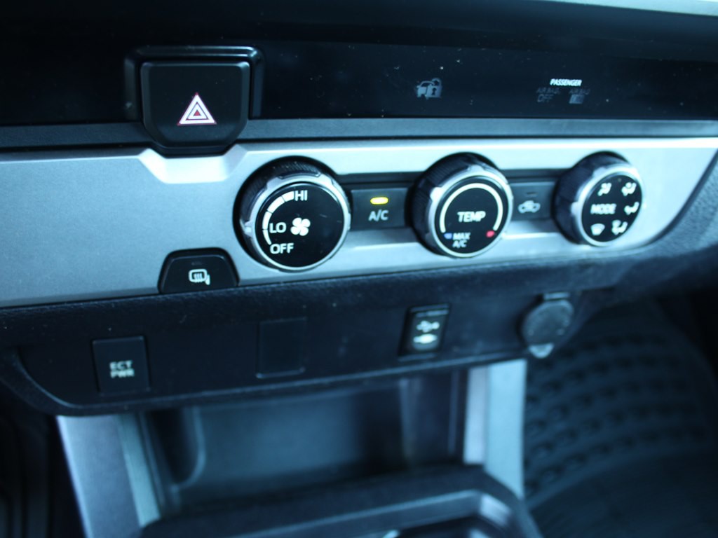 2016 Toyota Tacoma Image 24