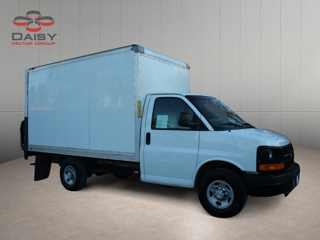 2016 Chevrolet Express Image 3