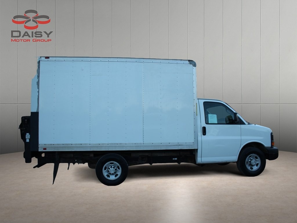2016 Chevrolet Express Image 4