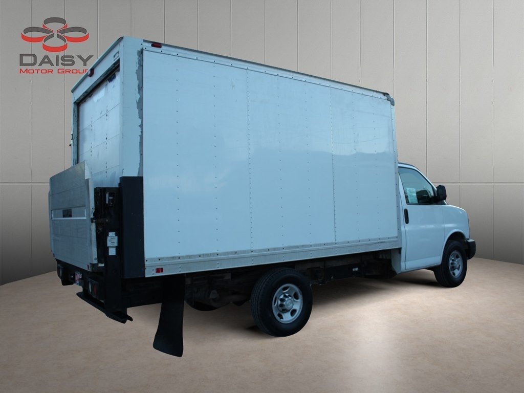 2016 Chevrolet Express Image 5