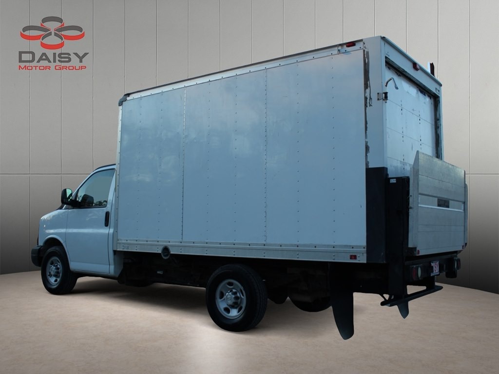 2016 Chevrolet Express Image 6