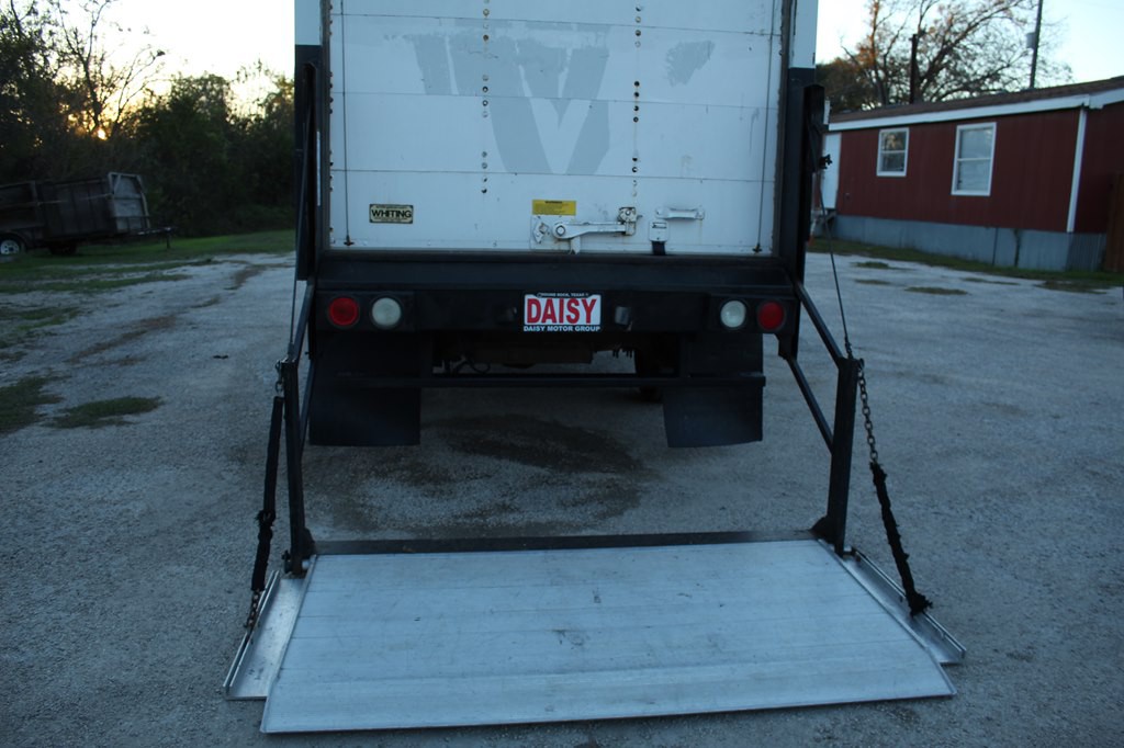 2016 Chevrolet Express Image 10