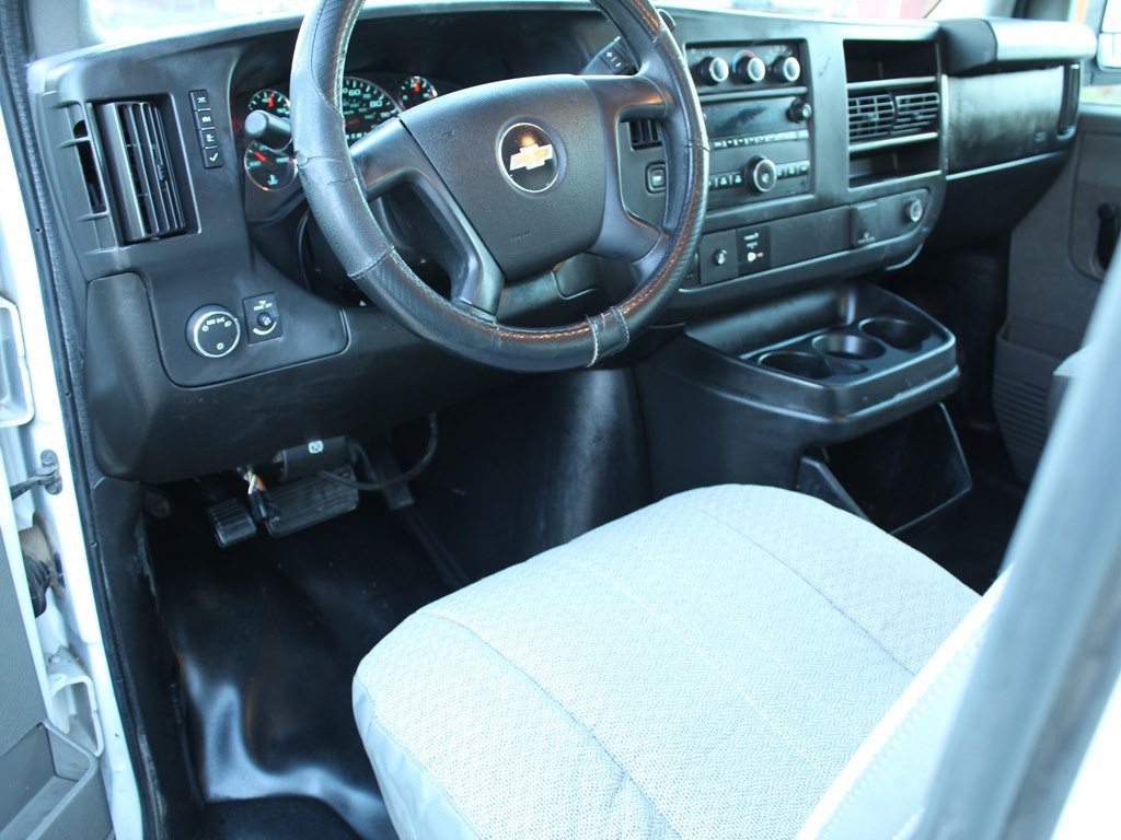 2016 Chevrolet Express Image 12