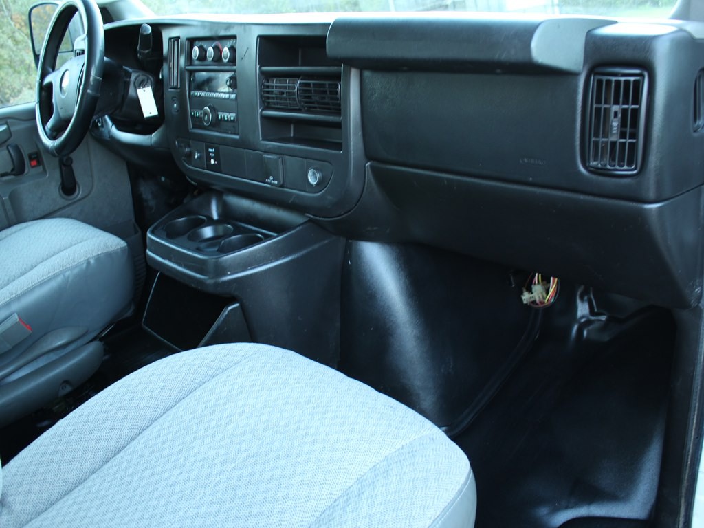 2016 Chevrolet Express Image 13