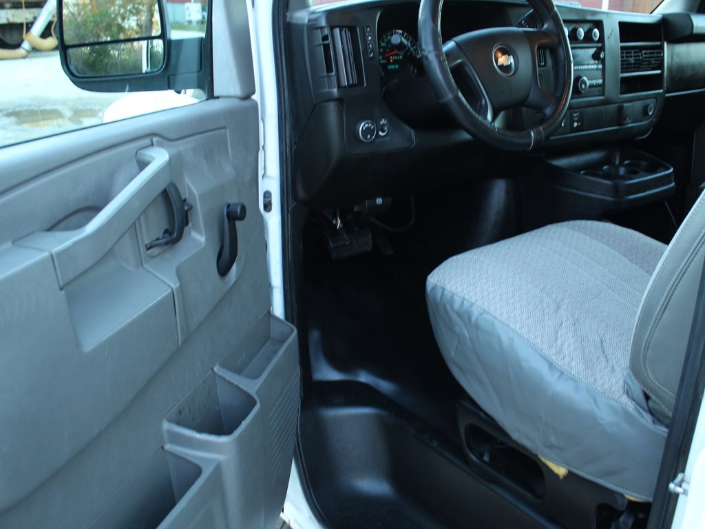 2016 Chevrolet Express Image 15