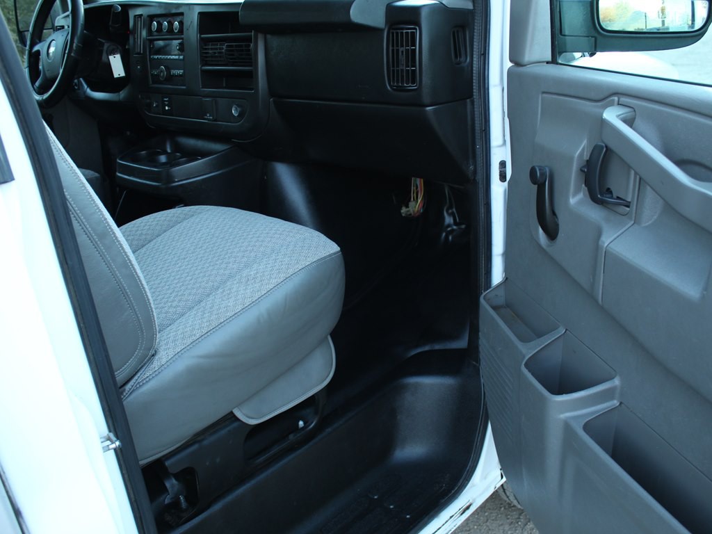 2016 Chevrolet Express Image 17