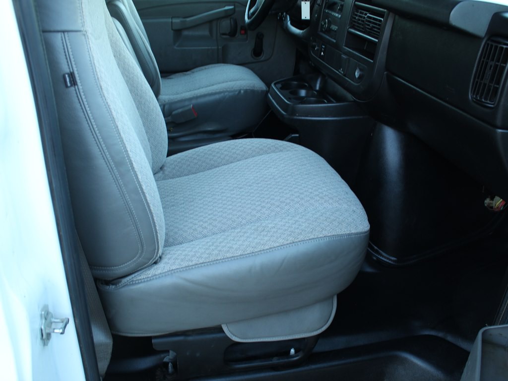 2016 Chevrolet Express Image 18