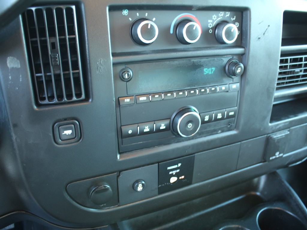 2016 Chevrolet Express Image 21