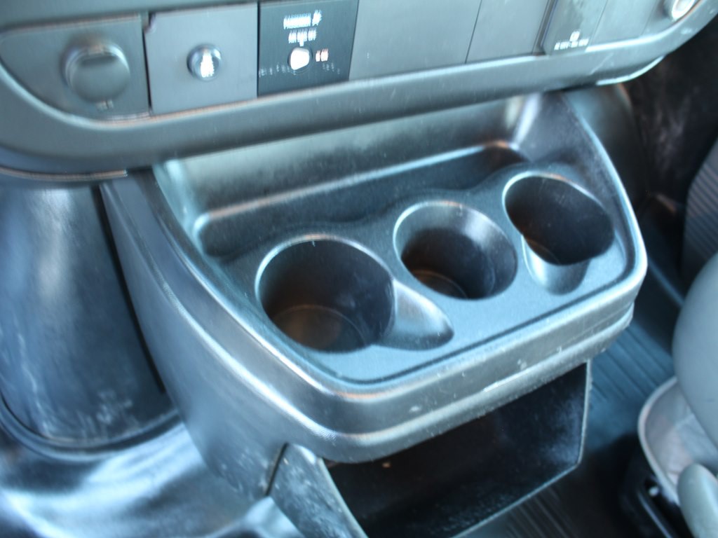 2016 Chevrolet Express Image 22