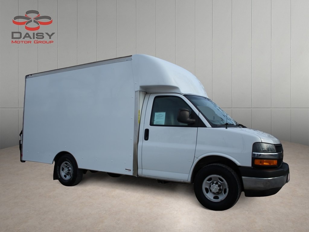 2019 Chevrolet Express Image 3