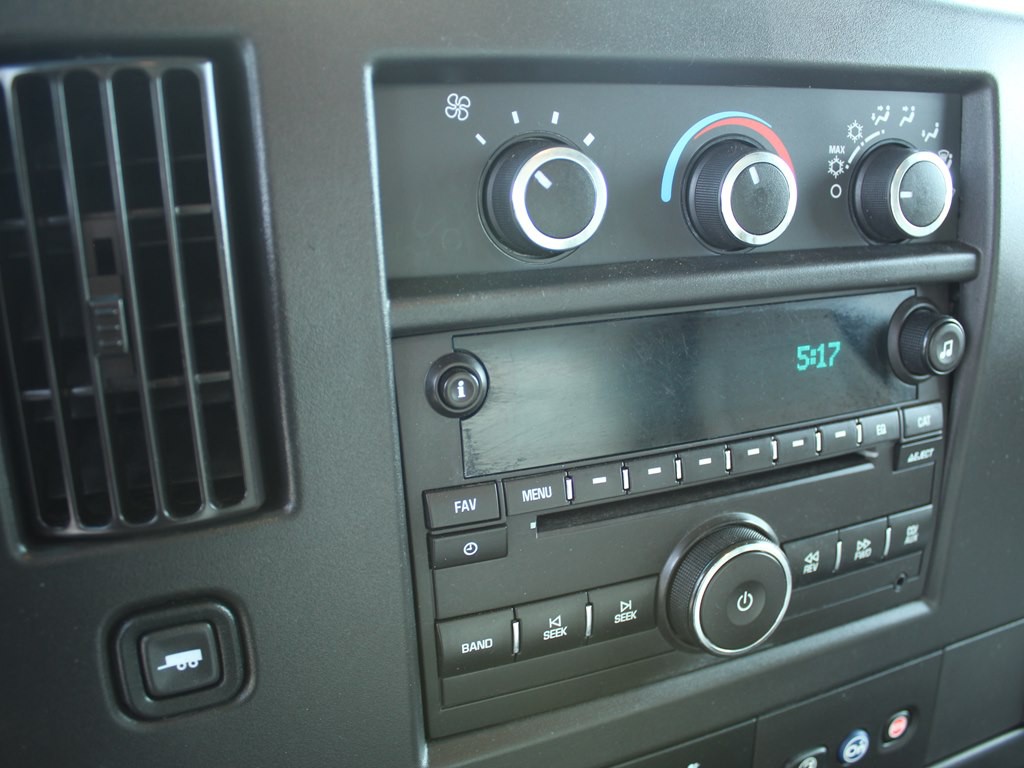 2019 Chevrolet Express Image 22