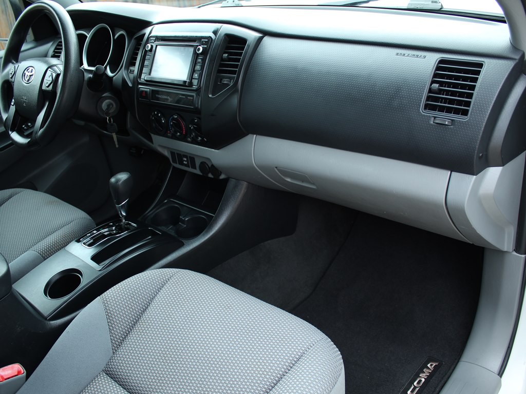 2015 Toyota Tacoma Image 12